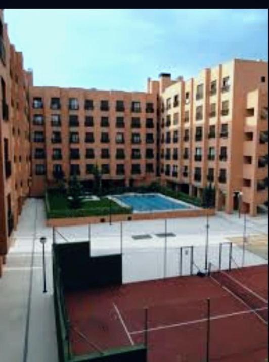 En Madrid, A Unos Minutos Del Aeropuerto Airport Barajas, Plenilunio, Estadio De Futbol Metropolitano, Feria De Madrid, Clinica Navarra Buitenkant foto